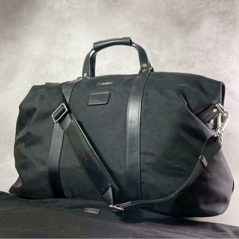 TUMI Boston Bag Black 2-Way Medium Duffle Travel Bag Carry On